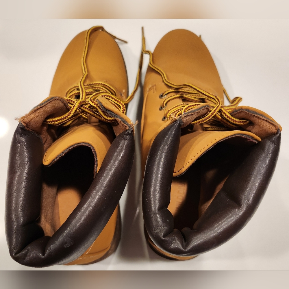 Boots - Picture 3 of 5